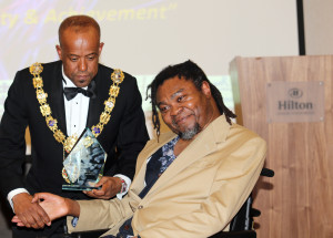 Yinka Shonibare receiving award from Mayor of Swk  Cllr. Abdul Mohamed